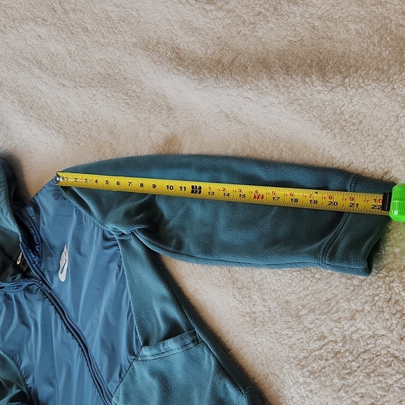 NIKE Boys xl zip front jacket with hood in beautiful blue/grey color - Picture 9 of 10